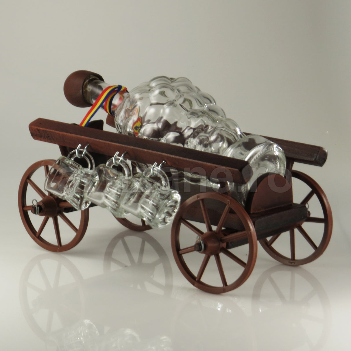 Set Minibar - Caruta cu Sticla in forma de strugure si 6 pahare - Set Cadou