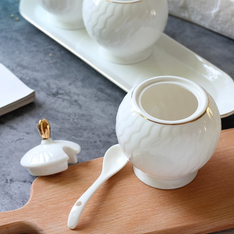 Set 3 recipiente condimente din ceramica alb -auriu cu lingurita si tavita