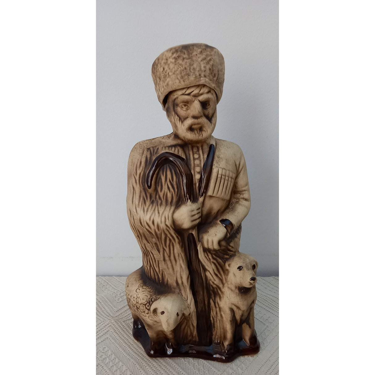 Set sticla in forma de Cioban cu 6 paharein forma de Oite, Ceramica