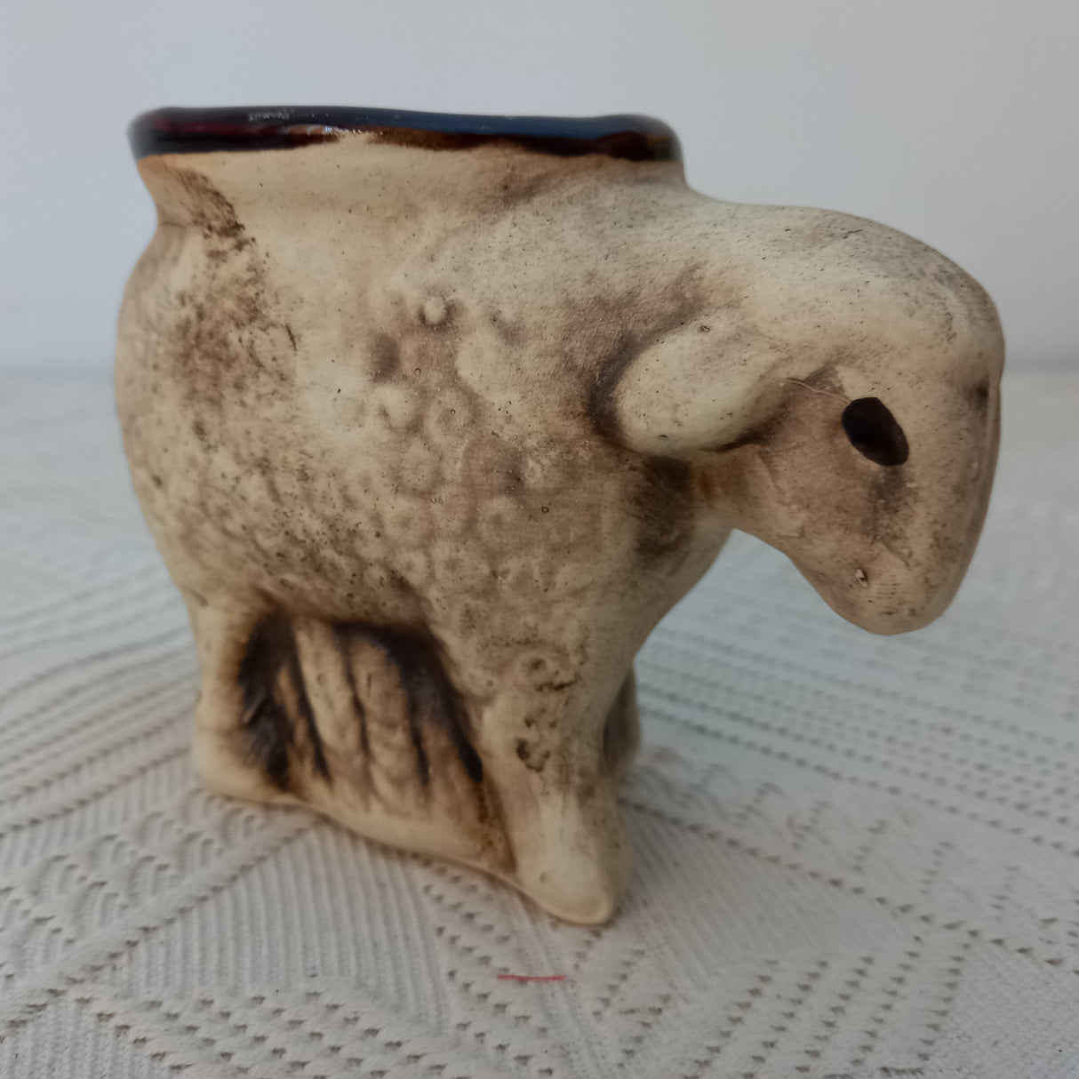 Set sticla in forma de Cioban cu 6 paharein forma de Oite, Ceramica