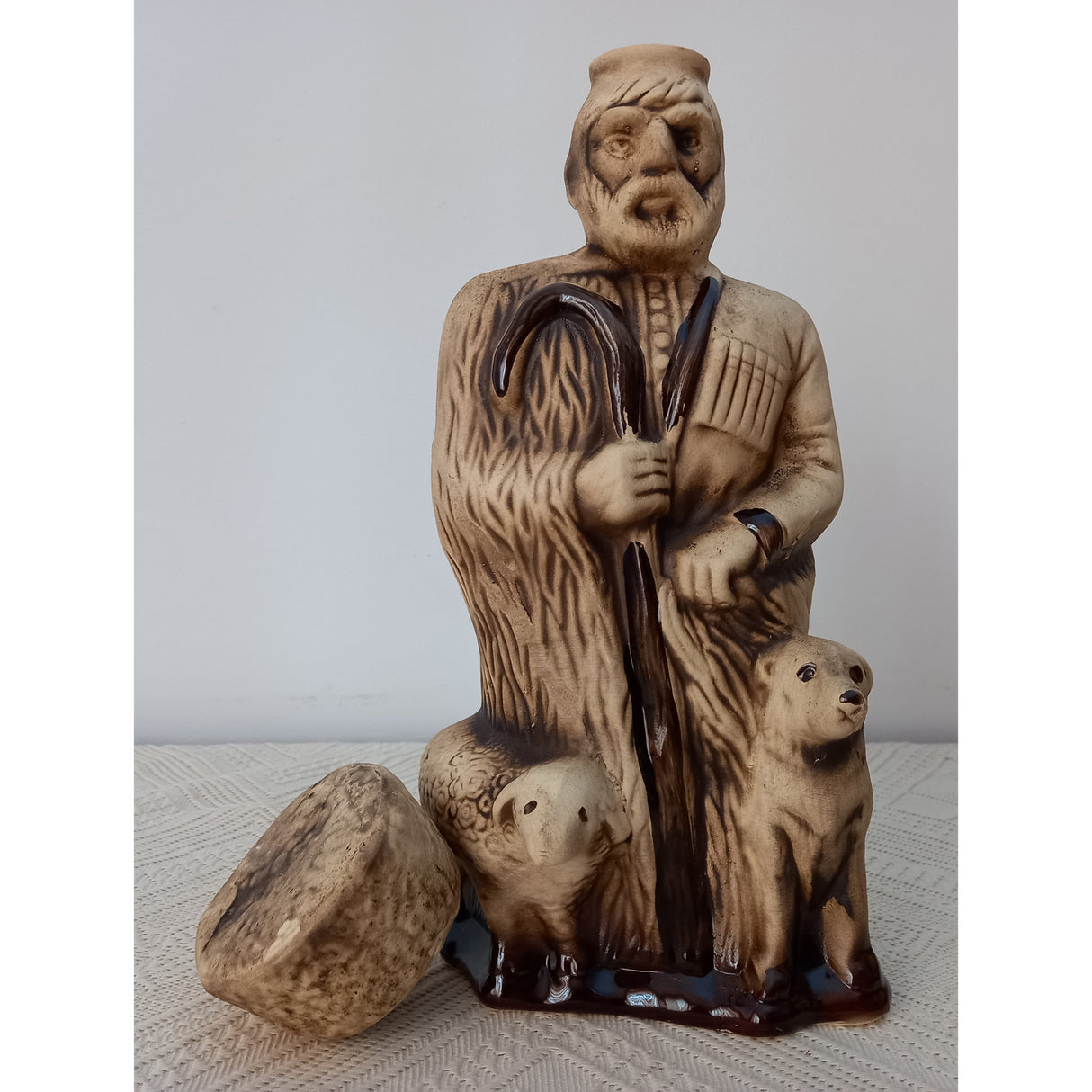 Set sticla in forma de Cioban cu 6 paharein forma de Oite, Ceramica