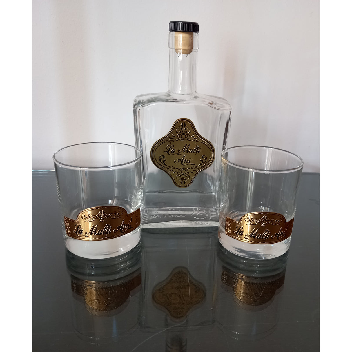 Set Cadou, Sticla cu 2 Pahare - La multi ani!