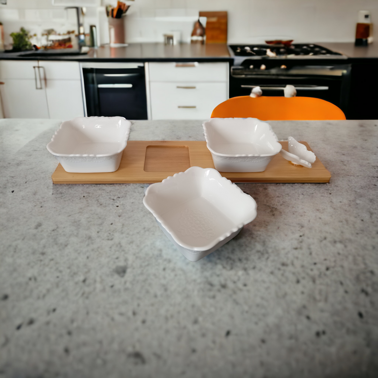 Set 3 sosiere 10x10x4 cm Ceramica pe suport 38x9 cm Bambus, Albe