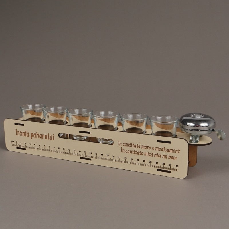 Set 6 pahare shot 30 ml „Ironia paharului” cu suport din lemn, 37×8 CM