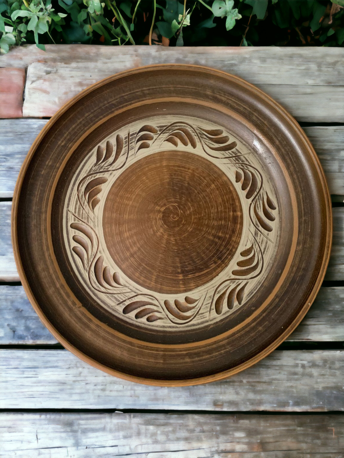 Platou intins Angob din lut rosu, 22 cm