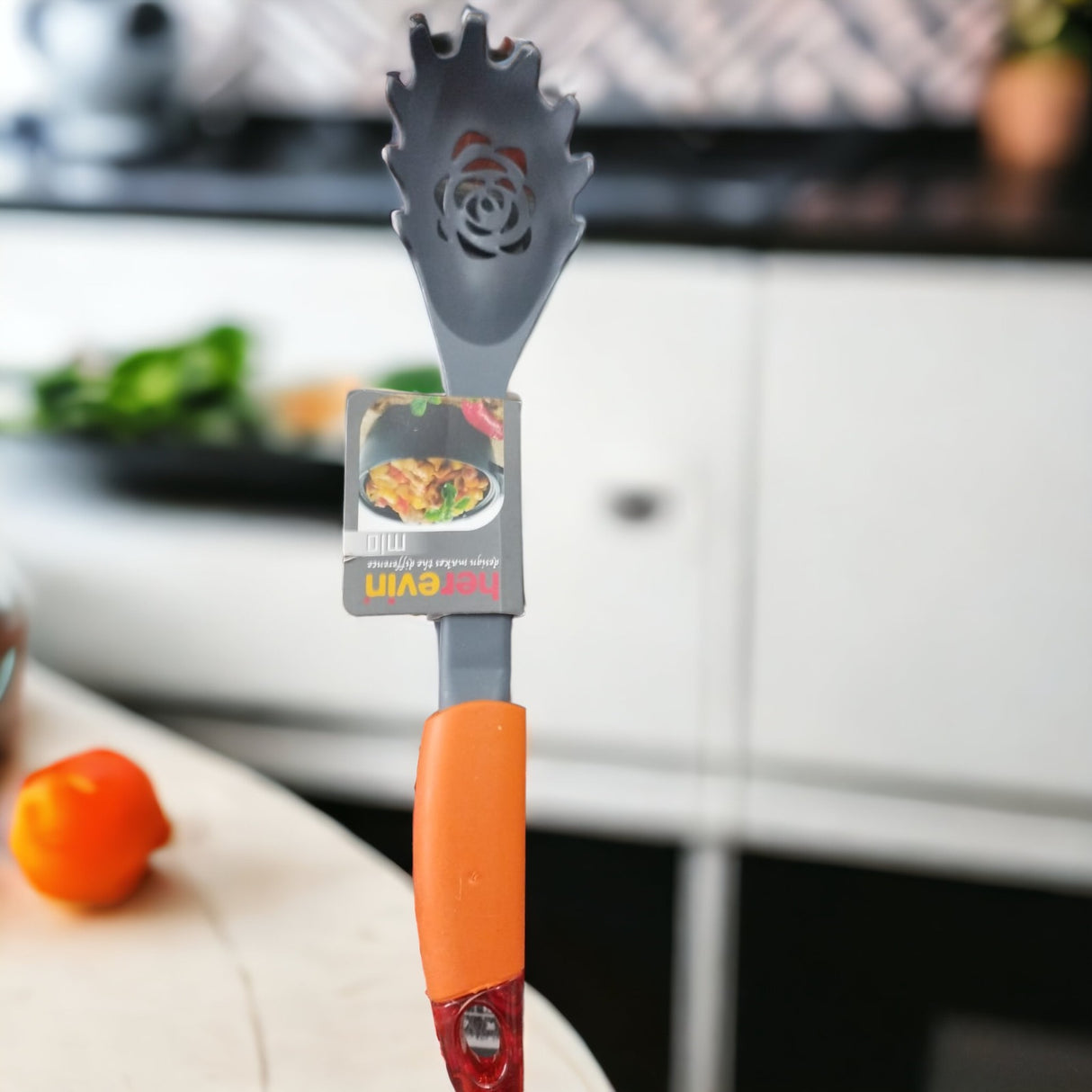 Lingura Paste plastic cu maner de silicon