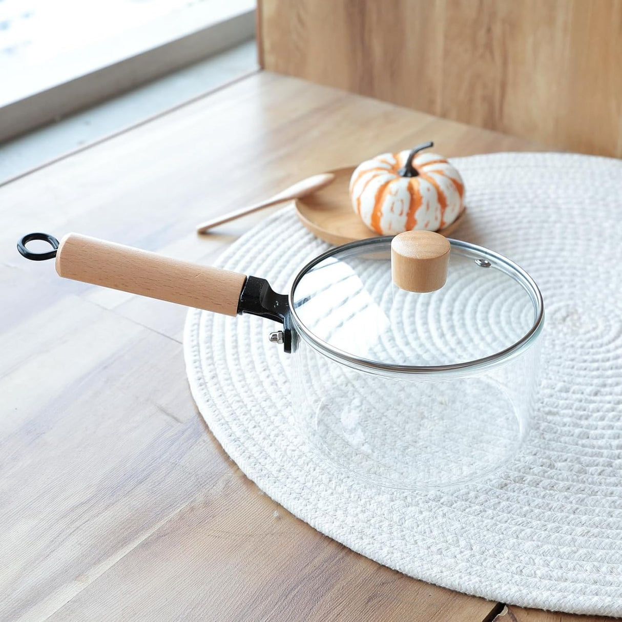 Cratita din sticla Transparenta, 1.8 litri cu maner din Lemn si Capac