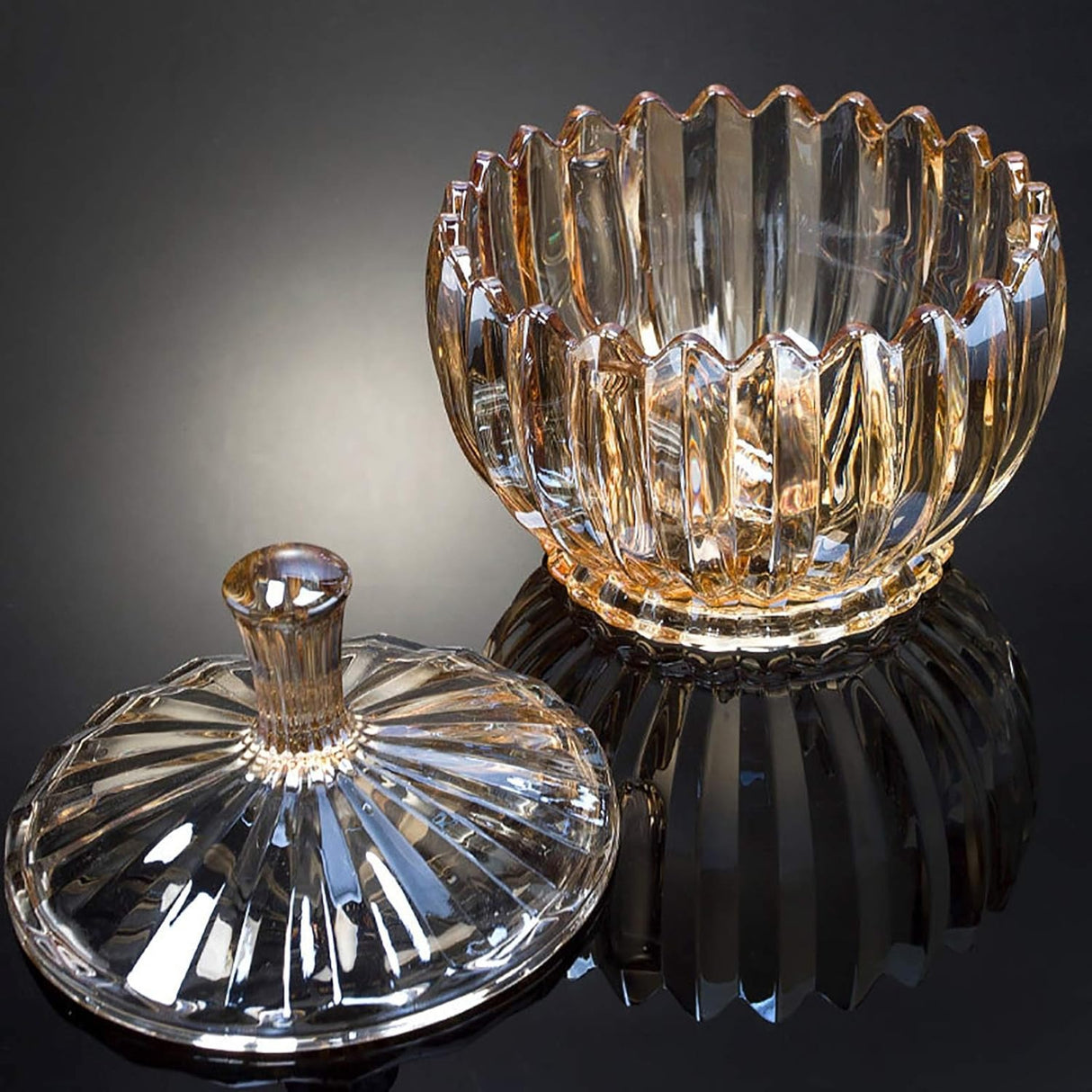 Bomboniera din sticla Amber cu capac,15 x 15 cm