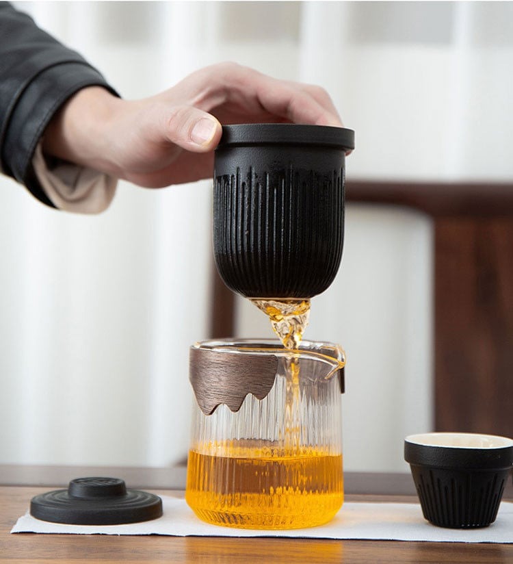 Set de ceai pentru Calatorie , 4 cesti , infuzor si geanta