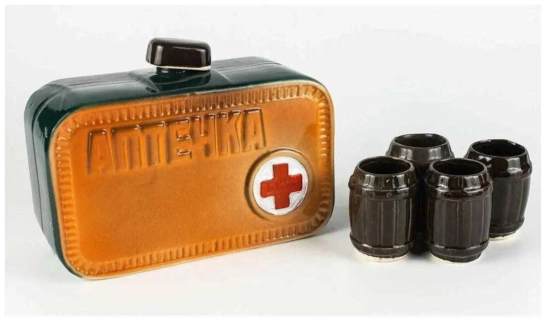 Set Bauturi Trusa de prim ajutor auto 1.5 l cu 6 pahare 50 ml