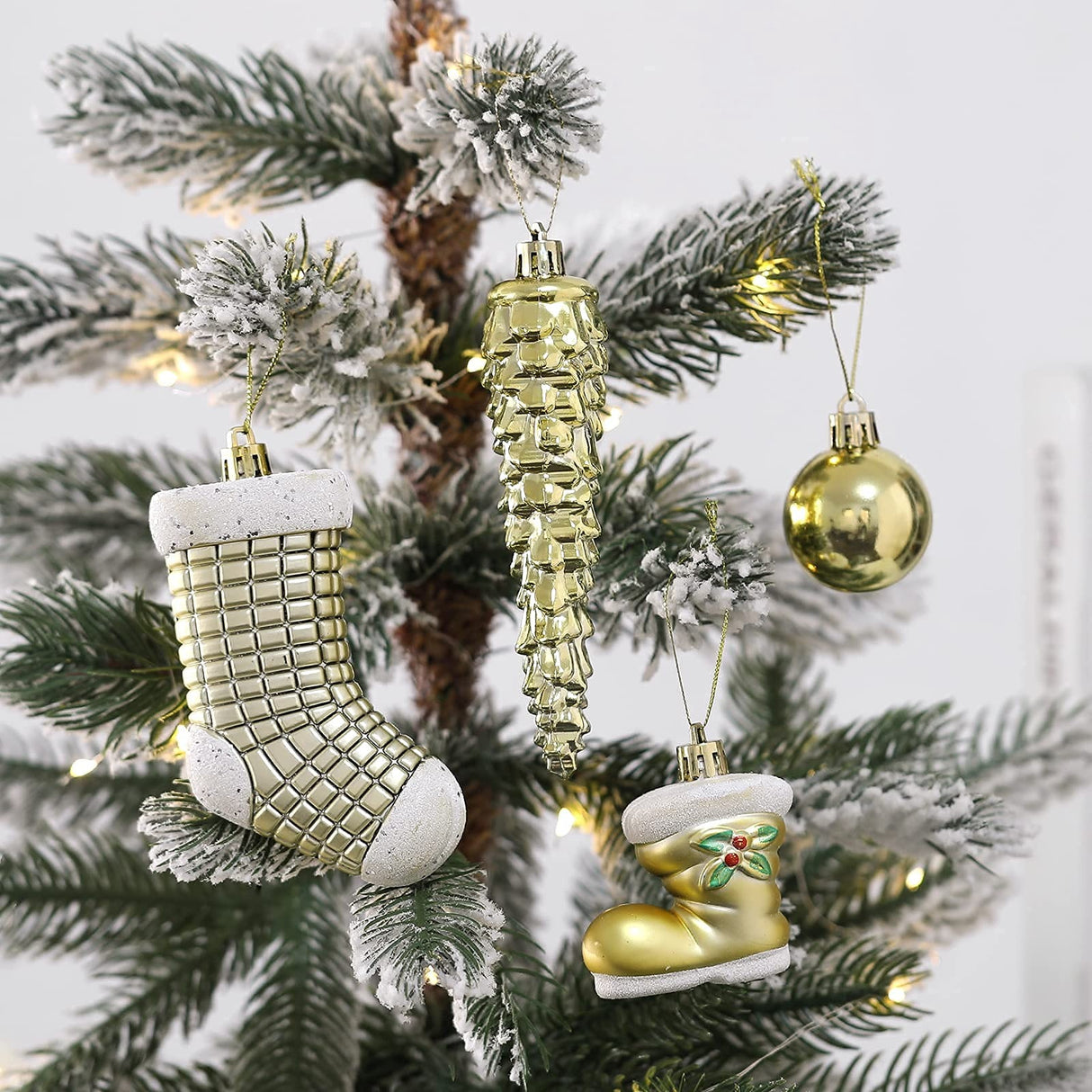 Set 21 de Ornamente Brad , Diverse Forme si Dimensiuni, Plastic