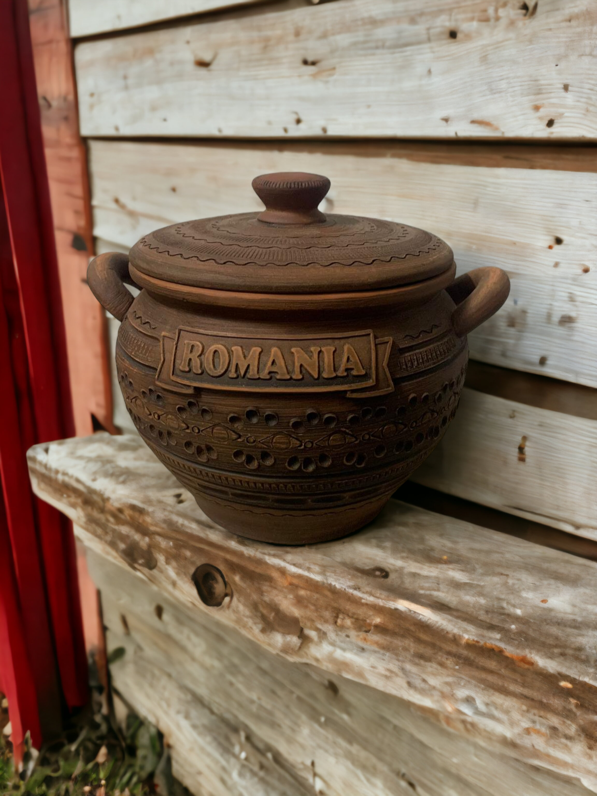 Oala model incrustat cu capac, Romania, din lut rosu, 2 L