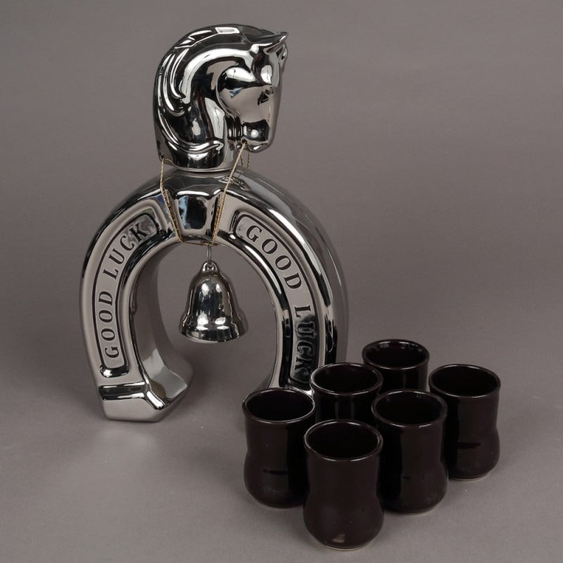 Set pentru Tuica, Sticla 850 ml in forma de Potcoava Color cu 6 pahare 50 ml, Ceramica