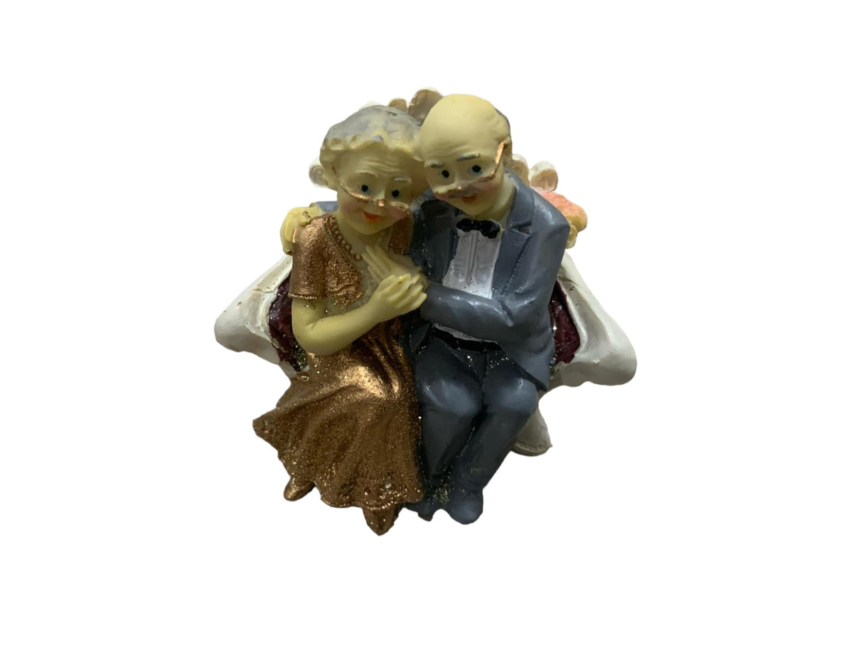 Decoratiune din rasina bunici stand pe fotoliu, 9x9 cm