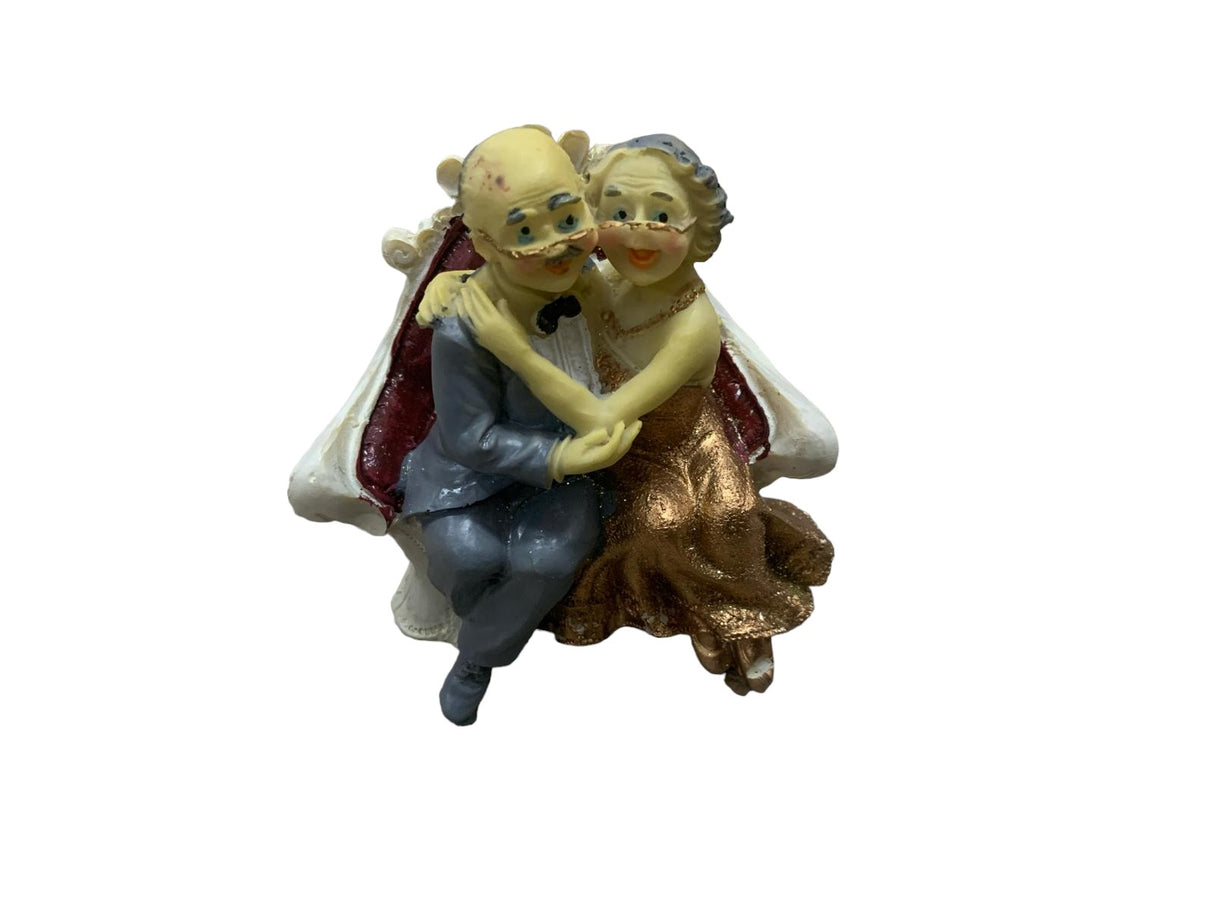 Decoratiune din rasina bunici stand pe fotoliu, 9x9 cm