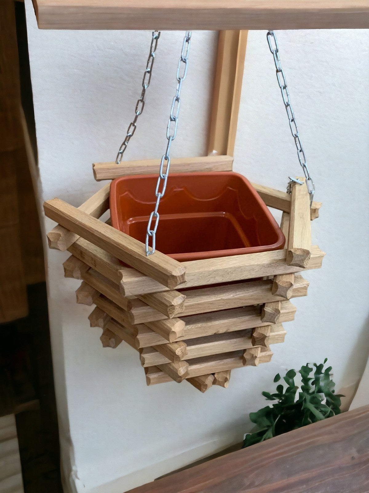 Set Suport flori suspendat cu lant, din lemn, Hexagonal 21*20 cm + Ghiveci Inclus