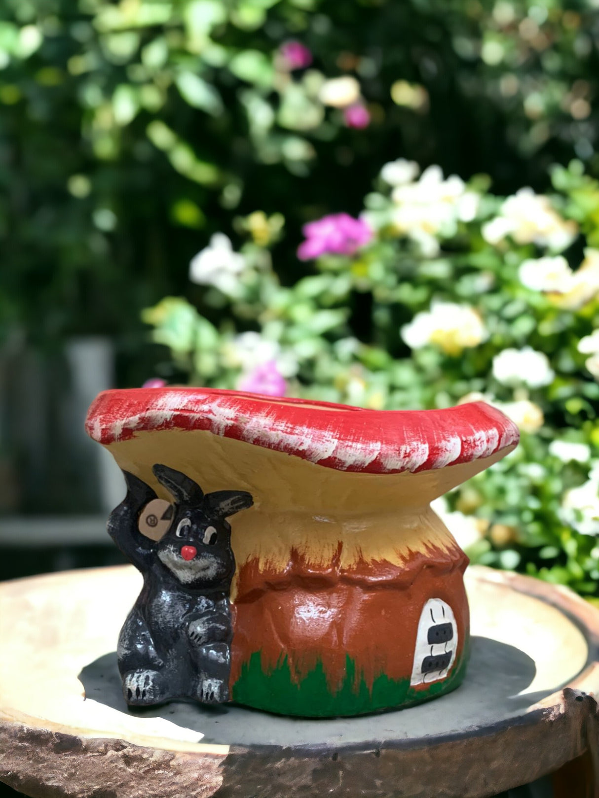 Ghiveci Ciuperca cu iepuras,Polirasina, 24x18 cm