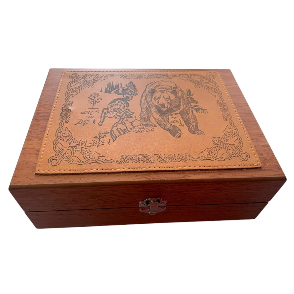 Set cadou Plosca ,doua sticle si Accesorii in cutie Elaganta de lemn