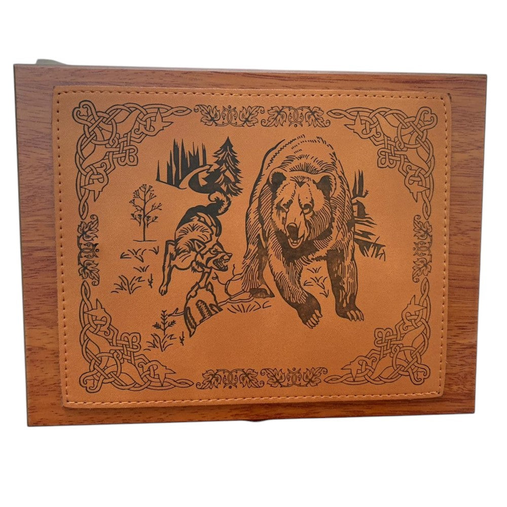 Set cadou Plosca ,doua sticle si Accesorii in cutie Elaganta de lemn