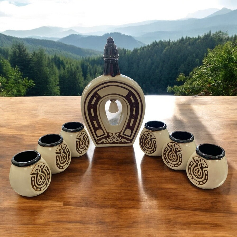 Set pentru Tuica, Sticla 750 ml in forma de Potcoava Bej cu 6 pahare 100 ml, Ceramica