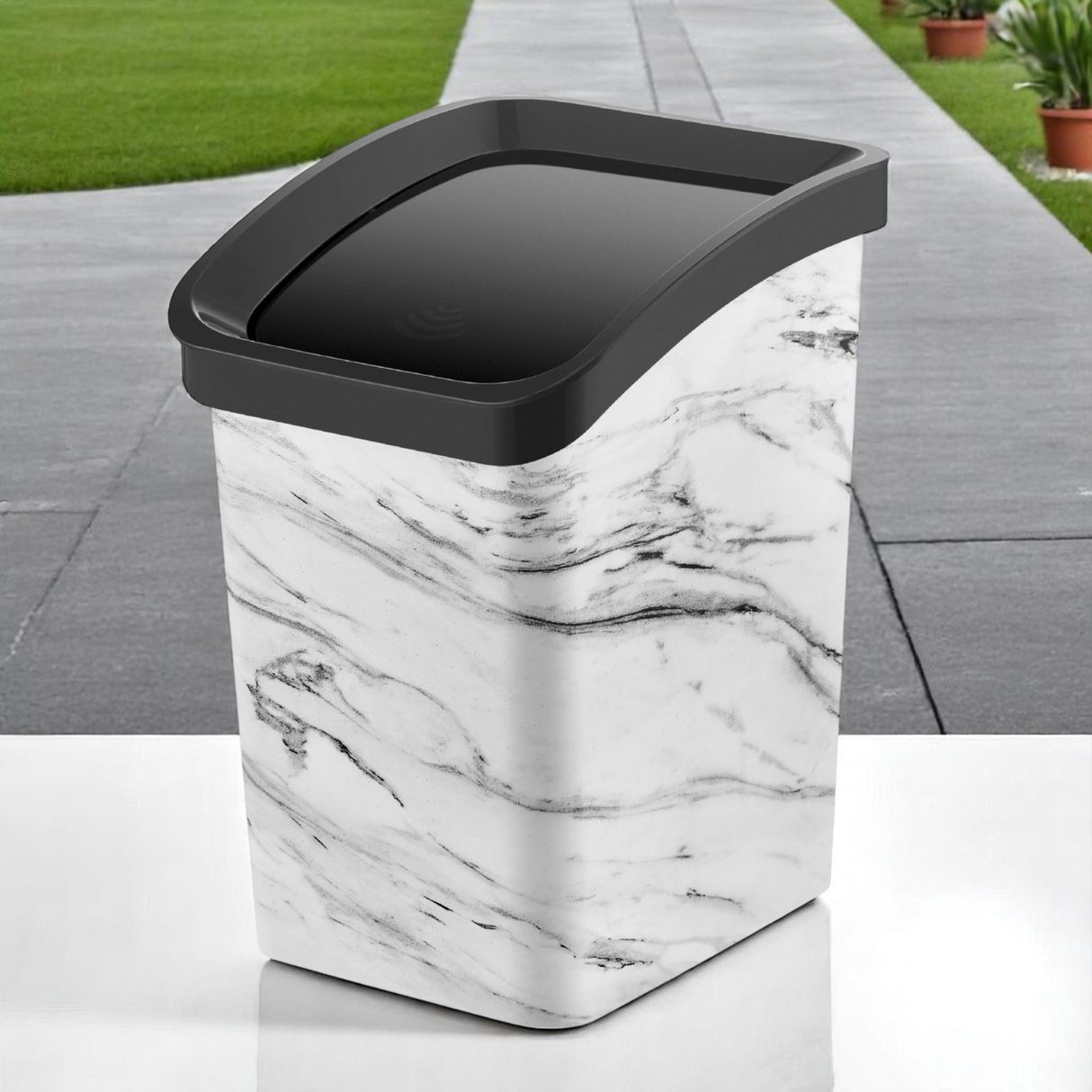 Cos de gunoi din plastic cu capac Batant