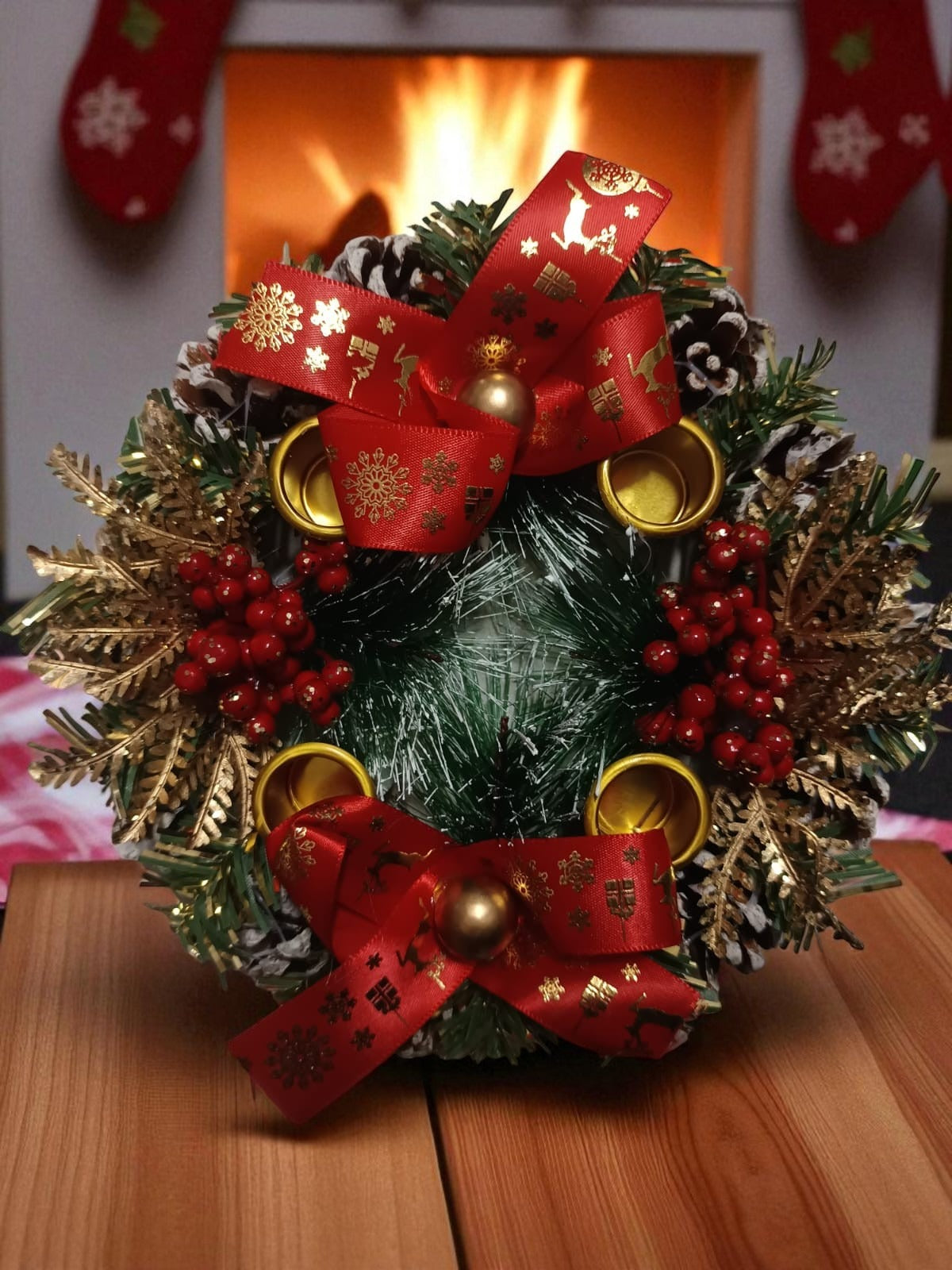 Aranjament pentru Masa de Craciun, Model Merisor, Funda Aurie, 19 cm