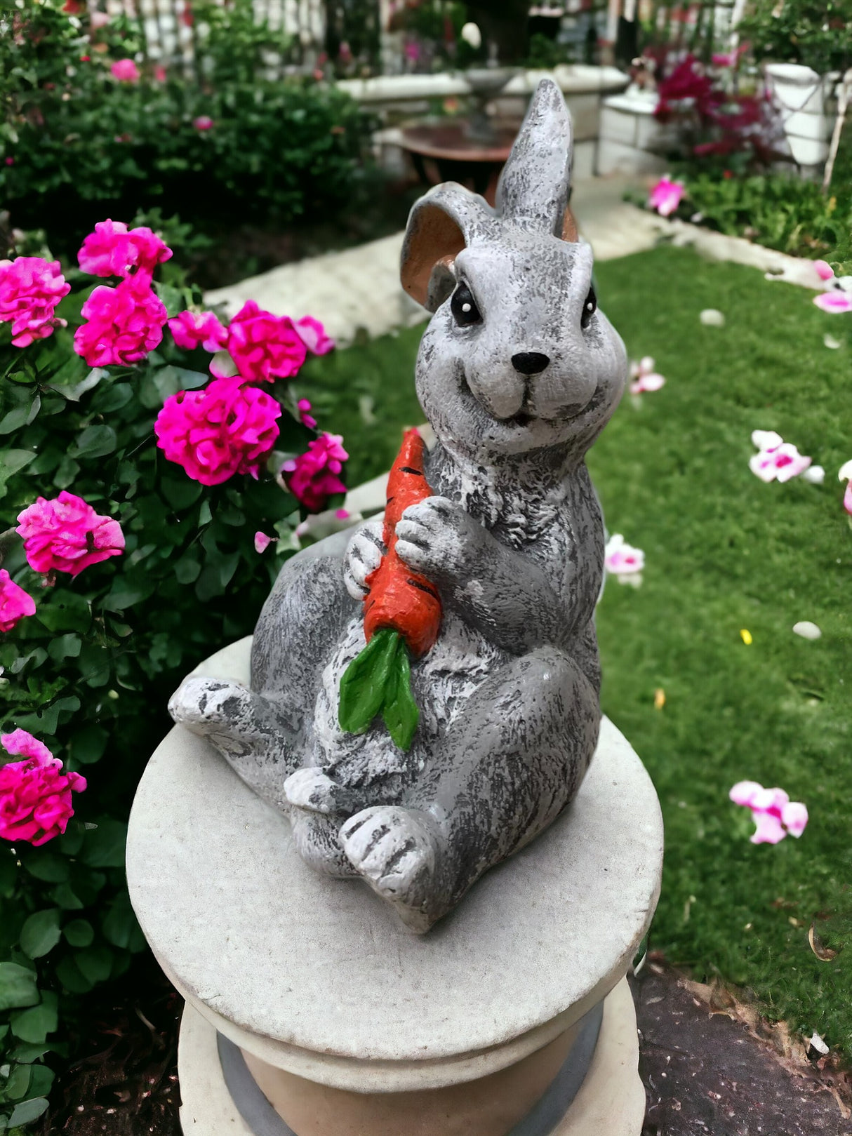 Decoratiune ceramica Iepuras cu morcov,30 cm