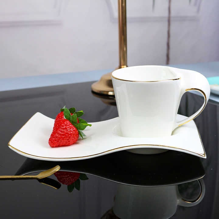 Set 6 cesti Portelan fin, 130 ml cu 6 farfurii ,Luxury Collection