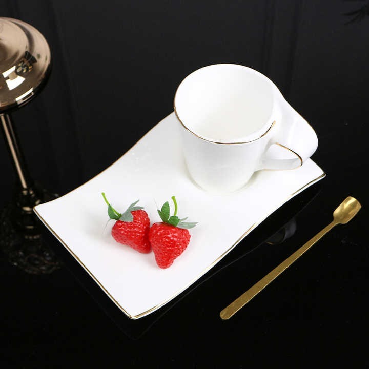 Set 6 cesti Portelan fin, 130 ml cu 6 farfurii ,Luxury Collection