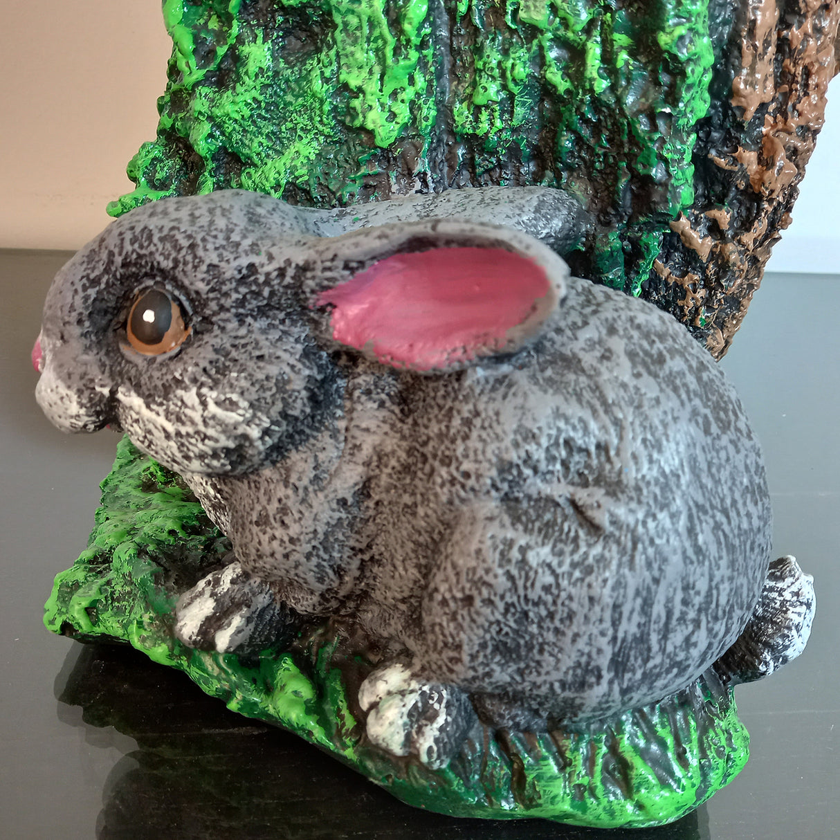 Buturuga decorativa cu Iepuras, pentru Gradina, Polirasina, 35x20 cm