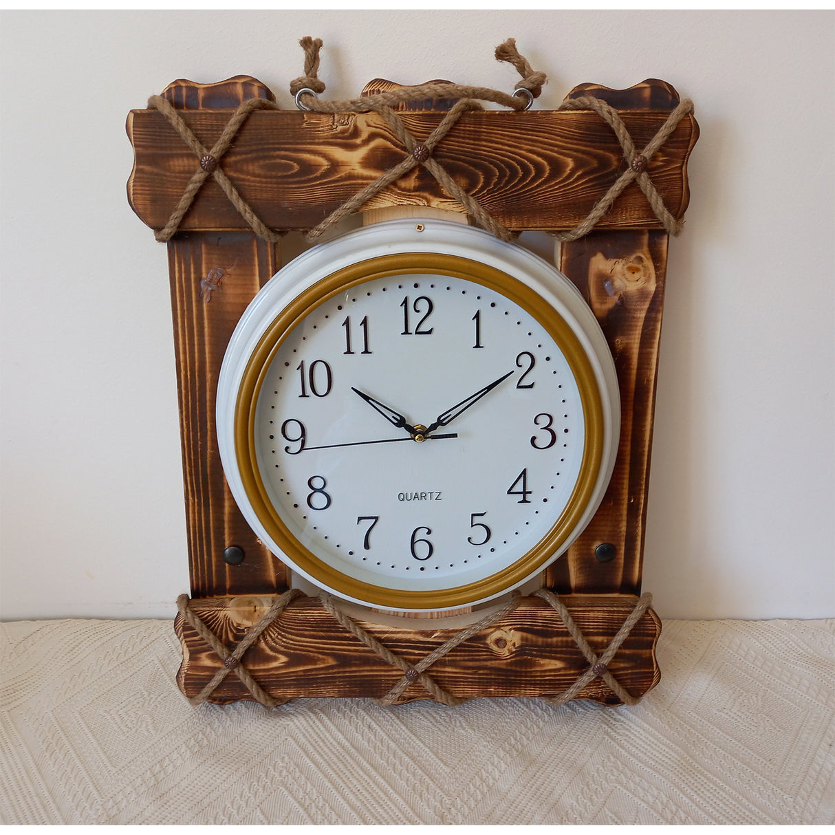 Ceas de perete Decorativ, Lemn si Plastic, 47x37 cm