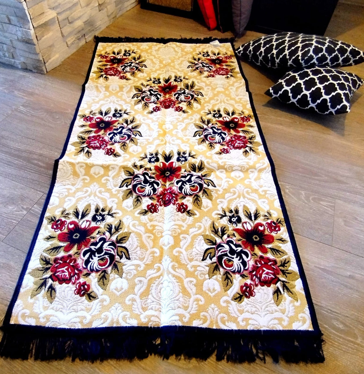 Covor floral, cu doua fete, dimensiunea 80x150cm , bumbac