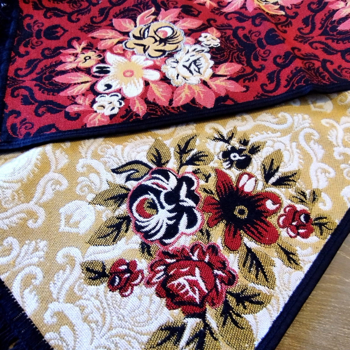 Covor floral, cu doua fete, dimensiunea 80x150cm , bumbac