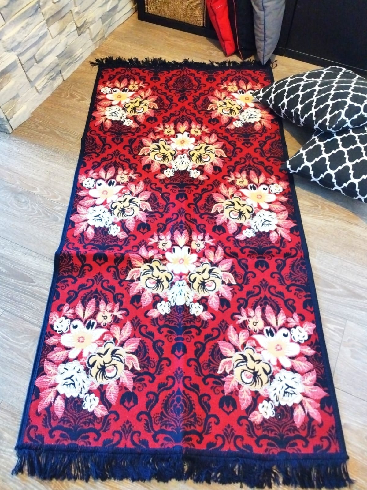 Covor floral, cu doua fete, dimensiunea 80x150cm , bumbac