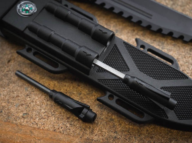 Cutit Vanatoare, Cu busola, Ascutitor cutit, Aprinzator Foc,Fluier , Teaca Protectie