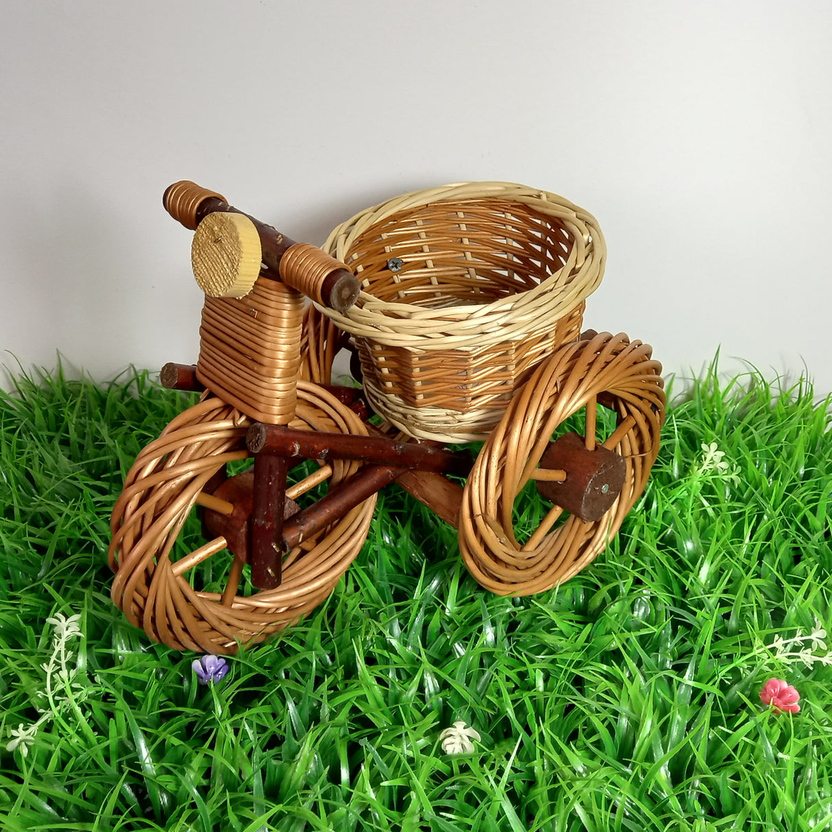 Ghiveci decor din Rachita, model Bicicleta, 32x27 cm