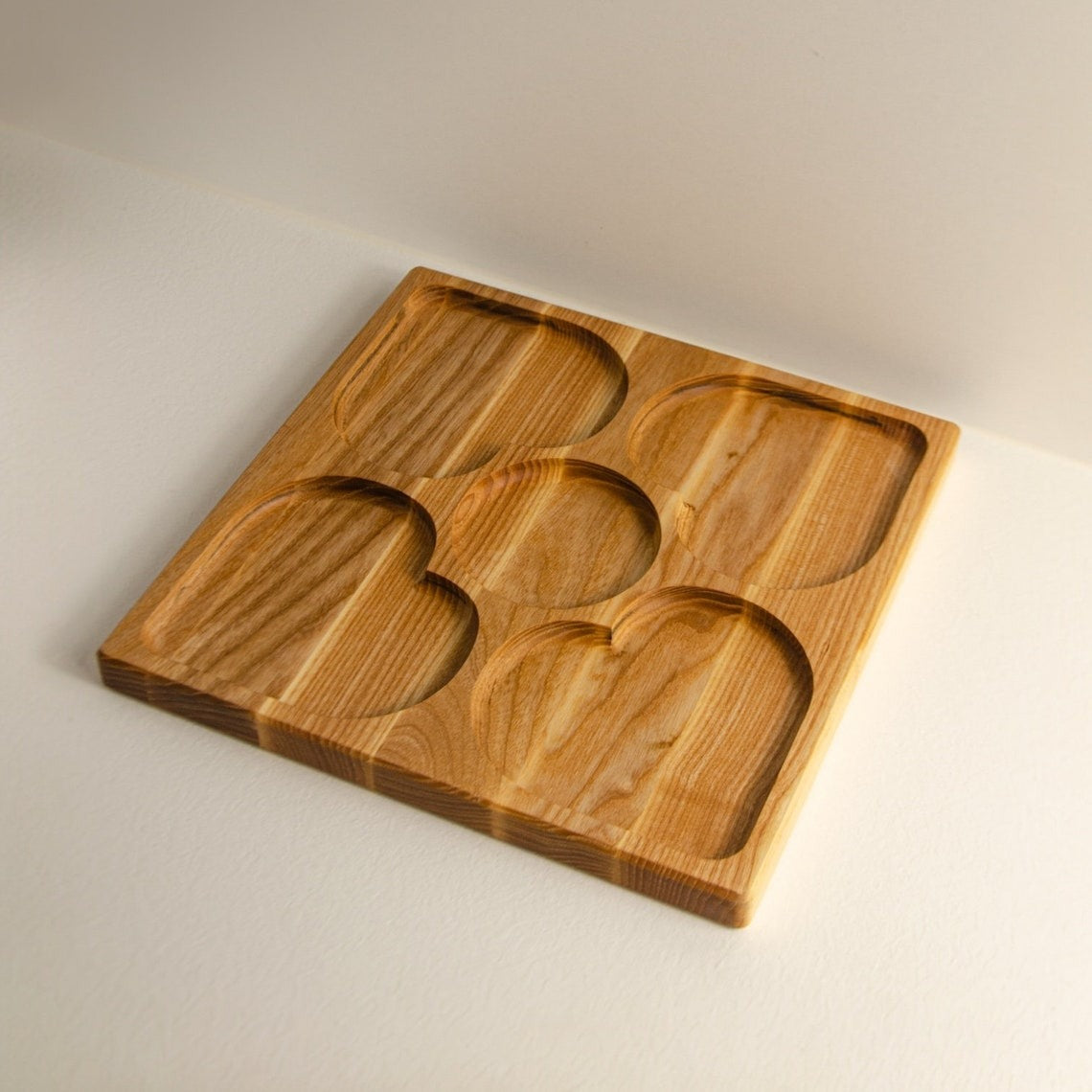 Platou servire compartimentat din lemn model Inima /Floare , 25 cm