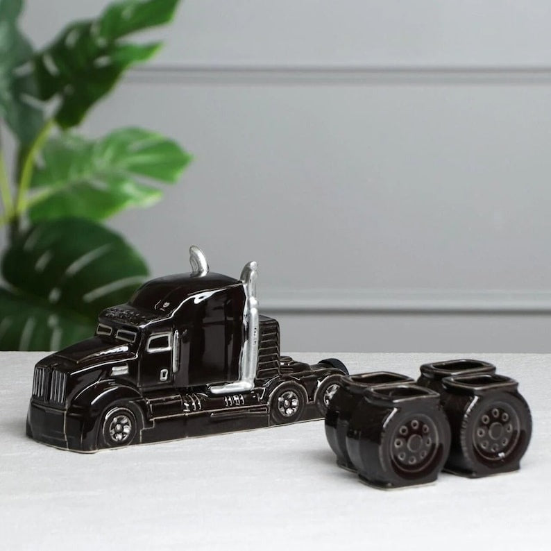 Set tuica Camion/Tir, 500ml cu 4 cescute 40ml