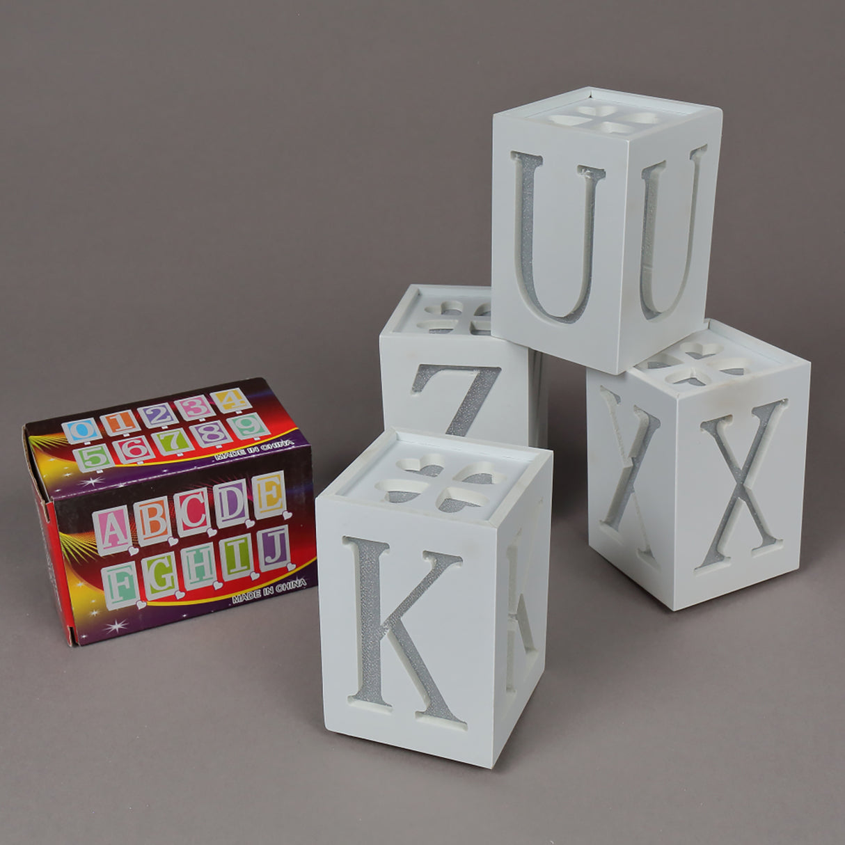 Lampa de veghe cu lumini Colorate Led, Alba, Model Litere, Lemn, 10x7x7 cm