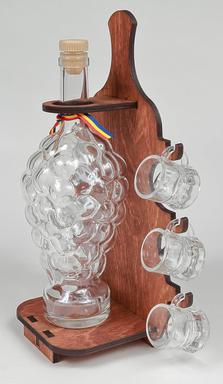 Minibar cu sticla strugure 1l şi 6 pahare 50ml cu suport de Lemn in forma de Vioara, 34x21cm