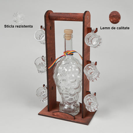 Minibar cu sticla strugure 1l şi 6 pahare 50ml, cu suport de Lemn, 35x18cm