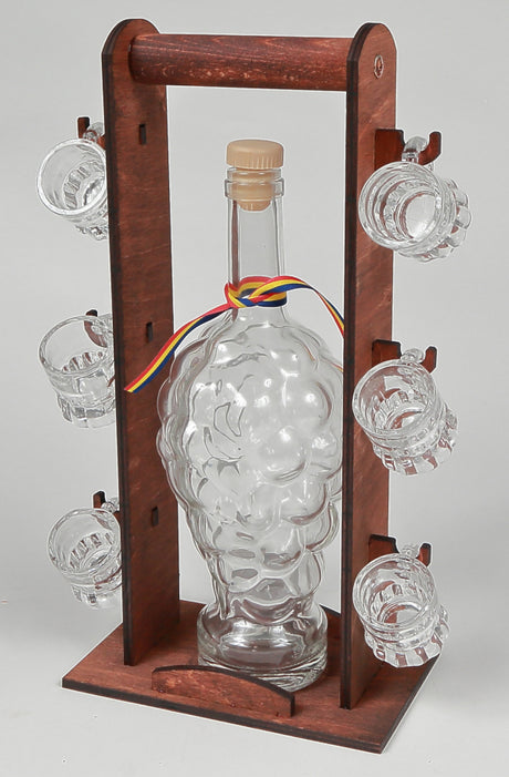 Minibar cu sticla strugure 1l şi 6 pahare 50ml, cu suport de Lemn, 35x18cm