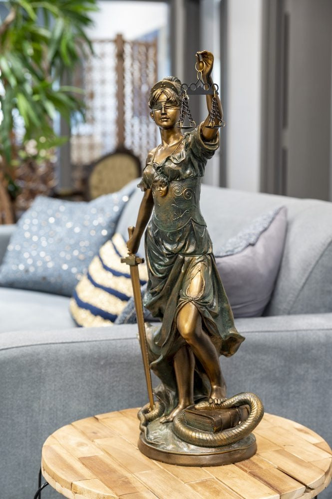 Statueta Zeita Justitiei Themis