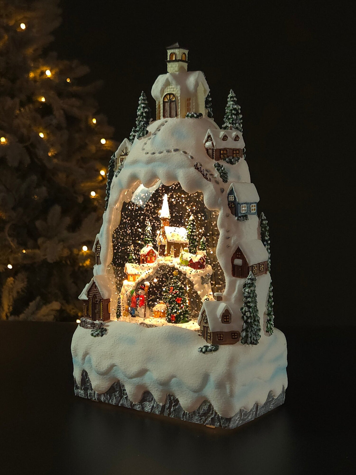 Decoratiune Muzicala - Casa de Anul Nou cu om de zapada, cu apa si scilipic miscator , 28x15 x10 cm