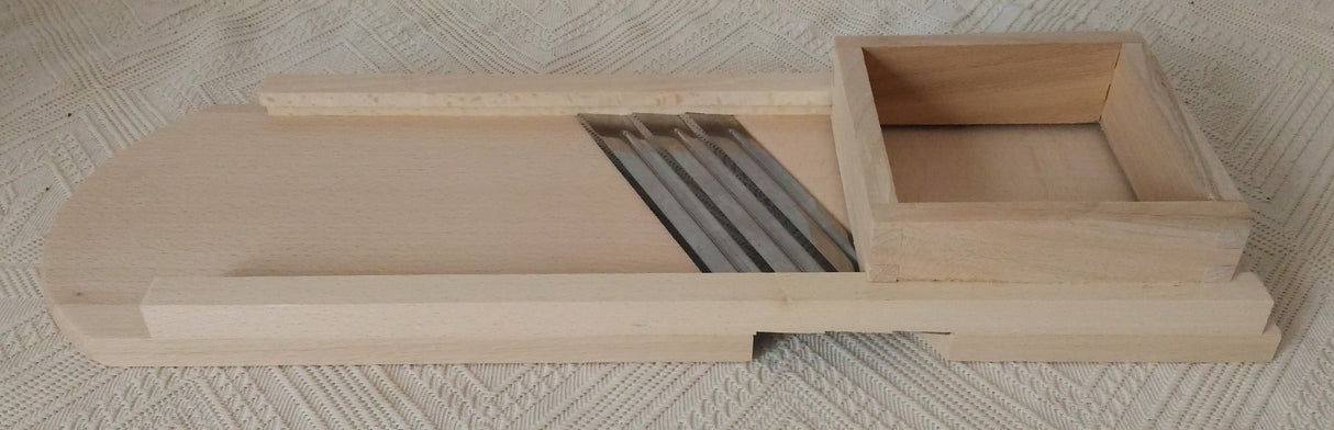 Razatoare varza cu suport din lemn, 3 cutite, 58x18.5cm