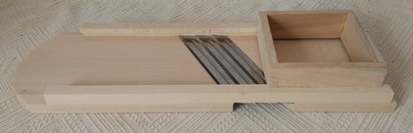 Razatoare varza cu suport din lemn, 3 cutite, 58x18.5cm