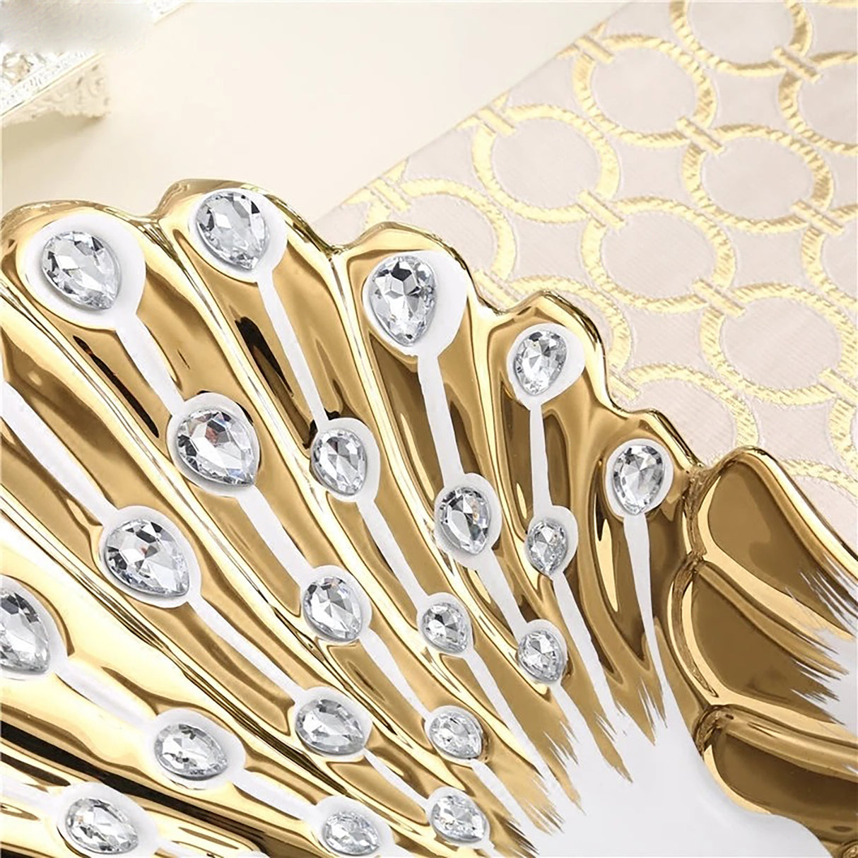 Platou aperitiv, Ceramica, Model Paun, Alb-Auriu, 32x42 cm