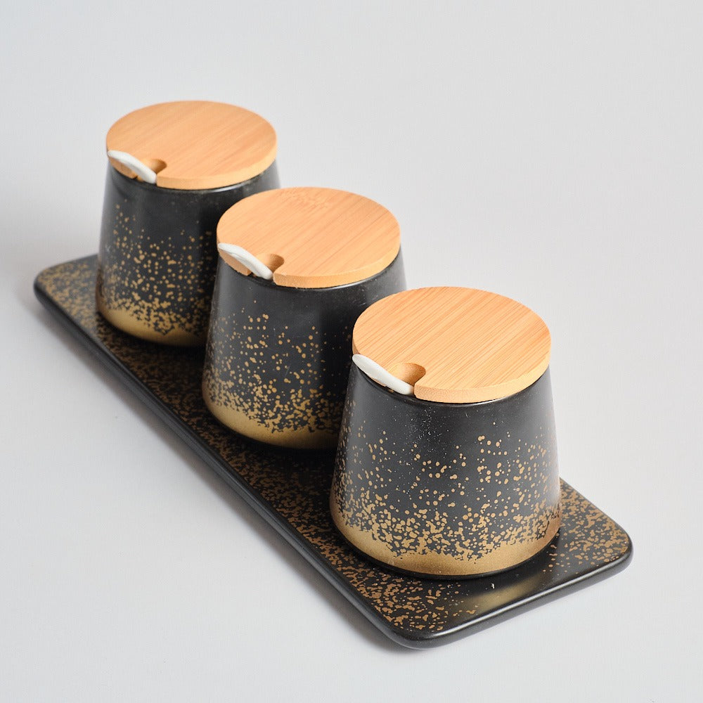 Set 3 Recipiente pentru Condimente,Tavita si Lingurite din Portelan, cu Capac din Bambus