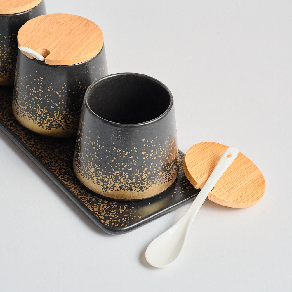 Set 3 Recipiente pentru Condimente,Tavita si Lingurite din Portelan, cu Capac din Bambus