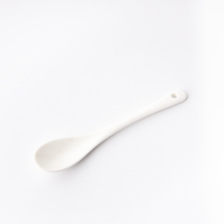 Set 3 Recipiente pentru Condimente,Tavita si Lingurite din Portelan, cu Capac din Bambus